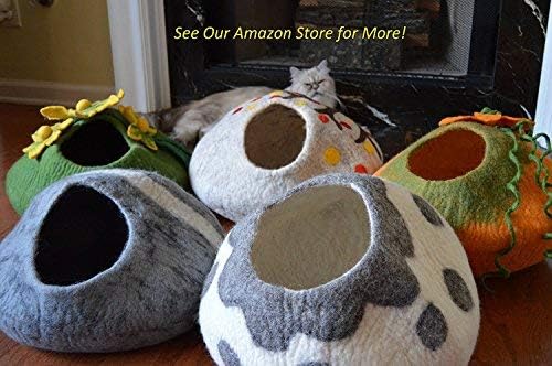 Felt Wool Ball and Mouse Toys for Cats and Kittens, Adorable Colorful Soft Quiet Fabric Balls, Without Catnip, Handmade - for Cat Lovers, 2 Felt Mice 3 Felt Balls