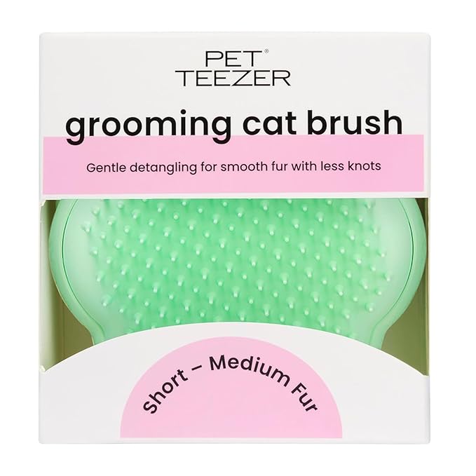 Pet Teezer by Tangle Teezer Cat Brush, De-Shedding Cat Hair Brush for a Gentle, Soothing Groom & Short to Medium Length Fur, Green