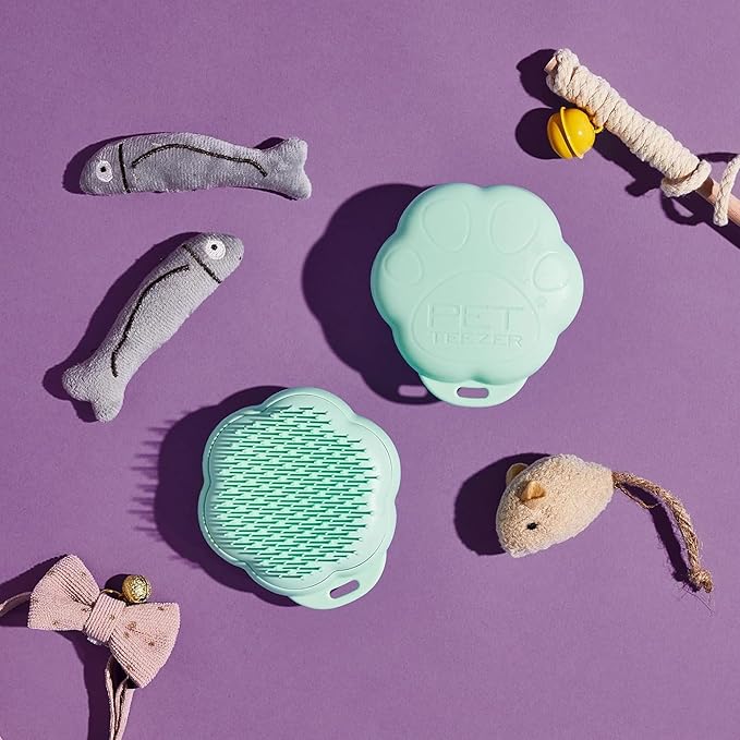 Pet Teezer by Tangle Teezer Cat Brush, De-Shedding Cat Hair Brush for a Gentle, Soothing Groom & Short to Medium Length Fur, Green