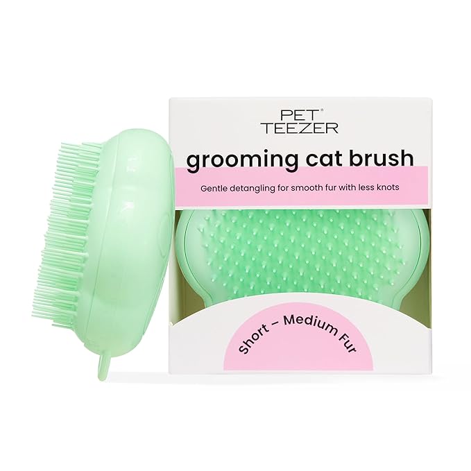 Pet Teezer by Tangle Teezer Cat Brush, De-Shedding Cat Hair Brush for a Gentle, Soothing Groom & Short to Medium Length Fur, Green